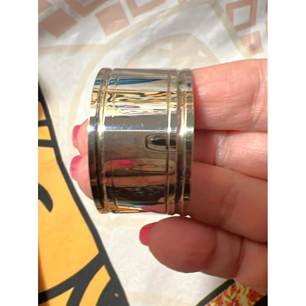 Godinger “Silver Treasures” Set of 4 Silver Napkin Rings w/ Box